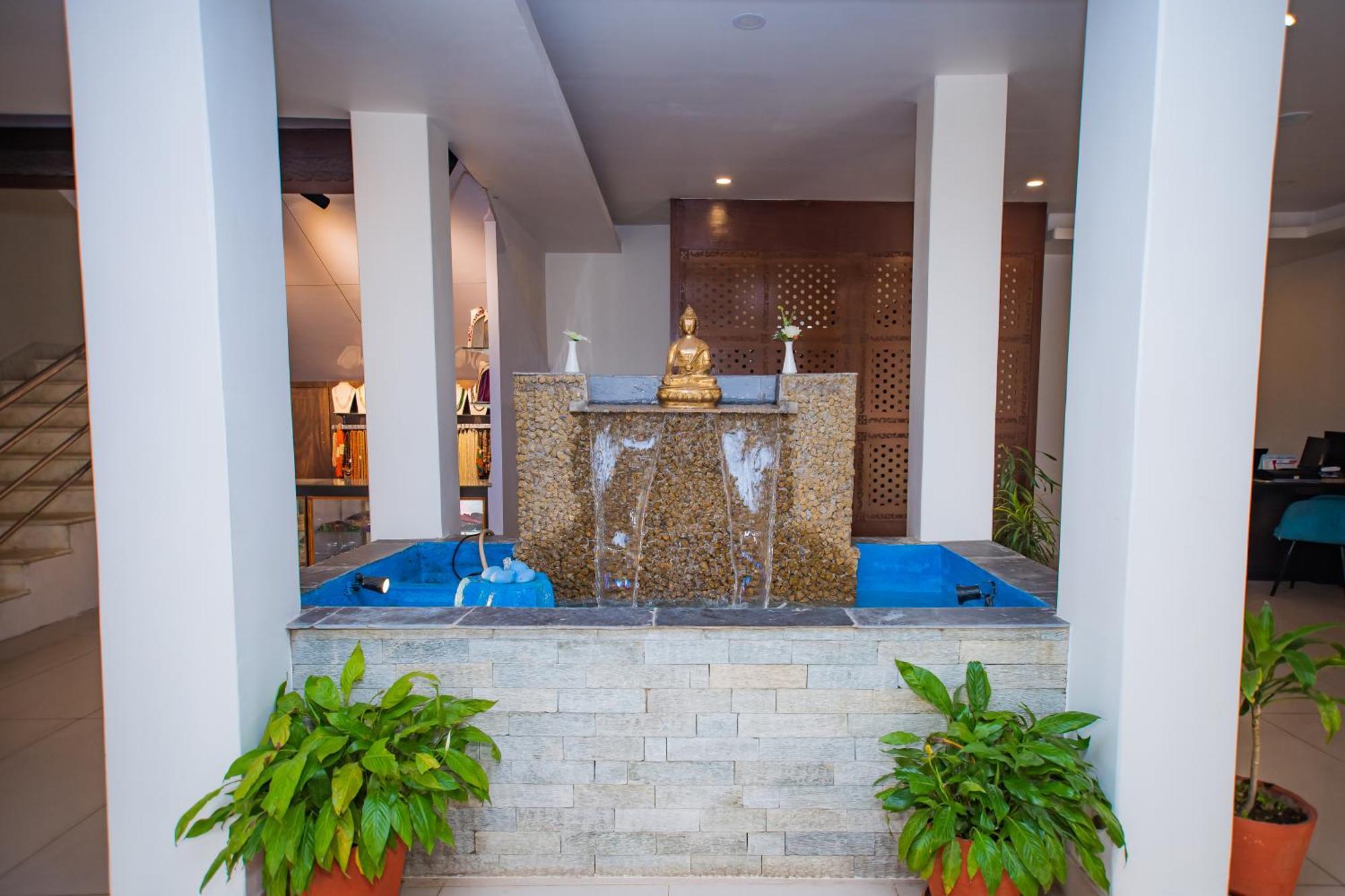 Hotel Pokhara Village & Spa 外观 照片