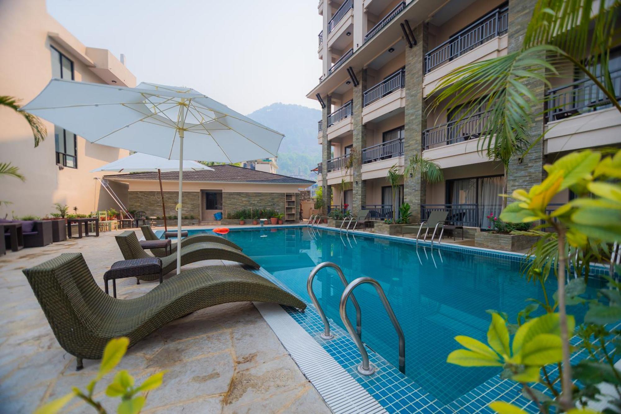Hotel Pokhara Village & Spa 外观 照片