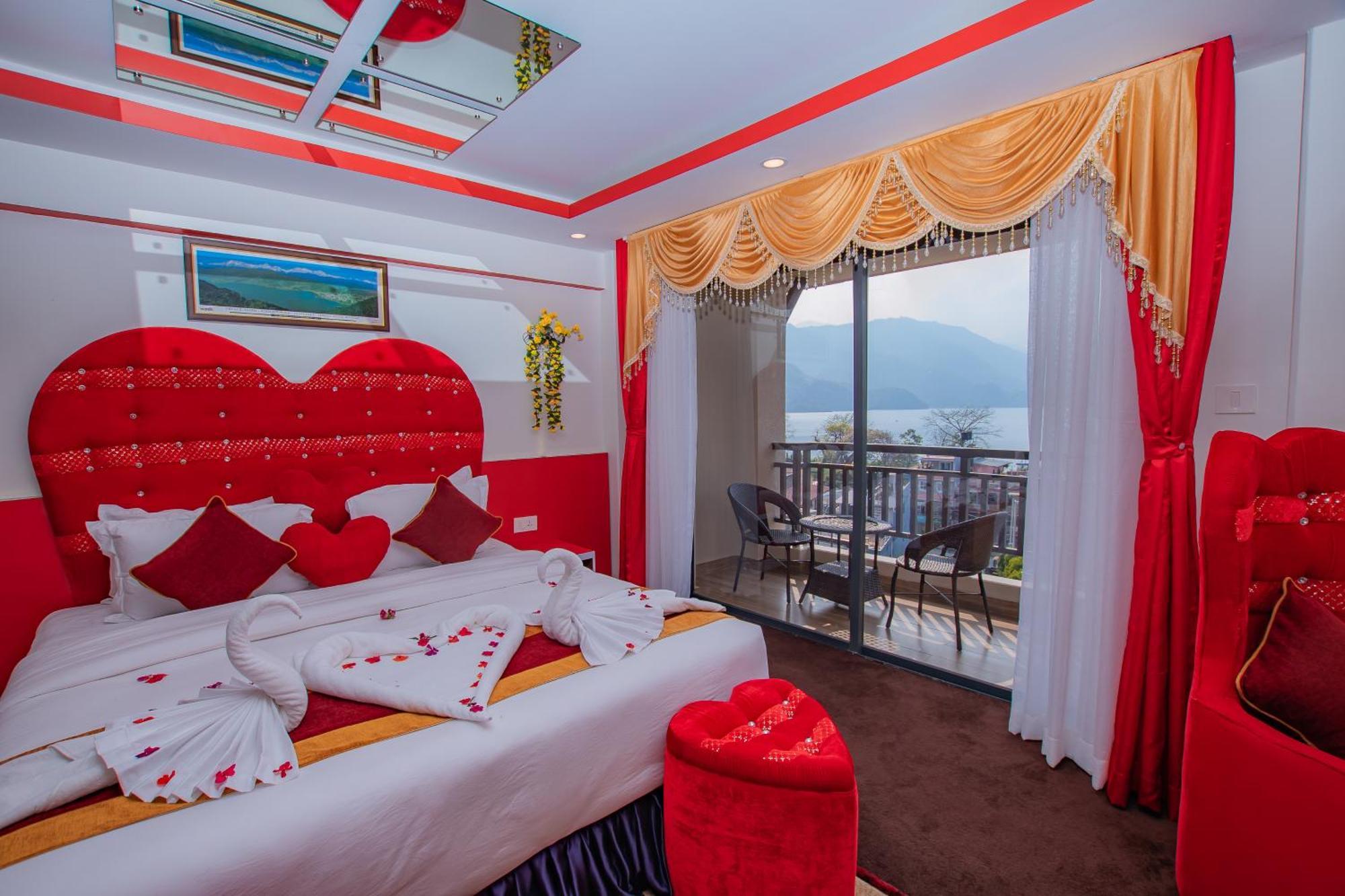 Hotel Pokhara Village & Spa 外观 照片