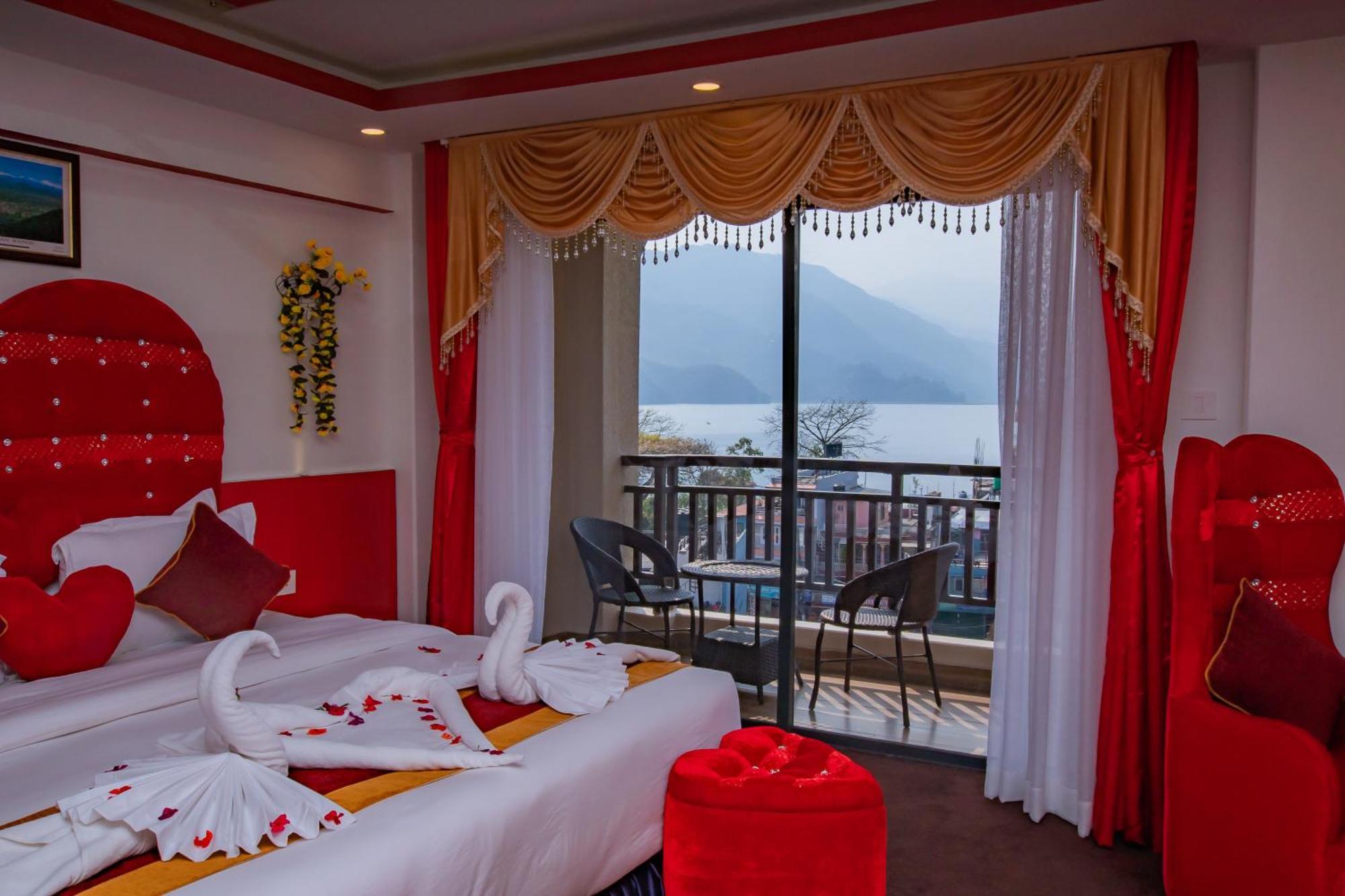 Hotel Pokhara Village & Spa 外观 照片