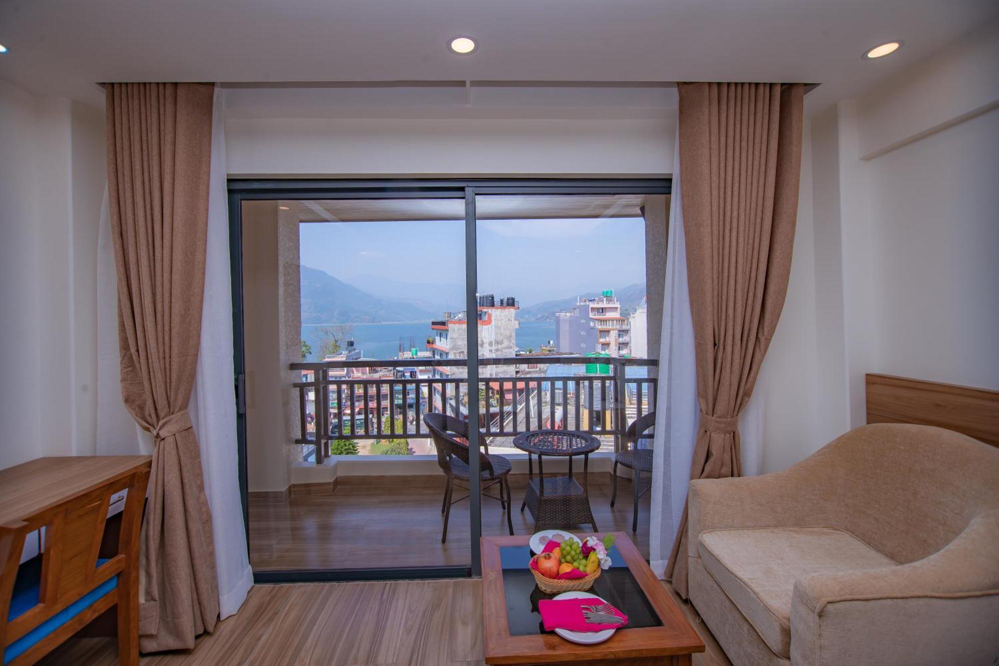 Hotel Pokhara Village & Spa 外观 照片