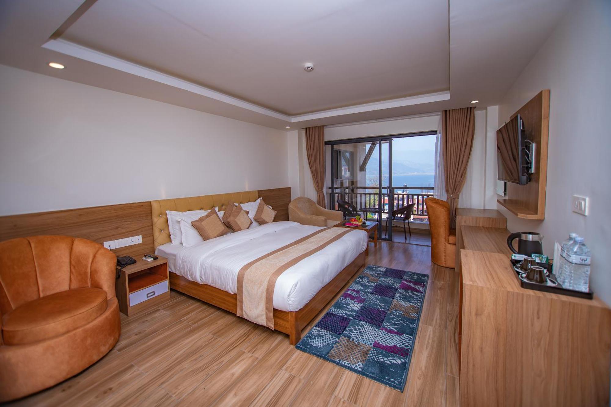 Hotel Pokhara Village & Spa 外观 照片