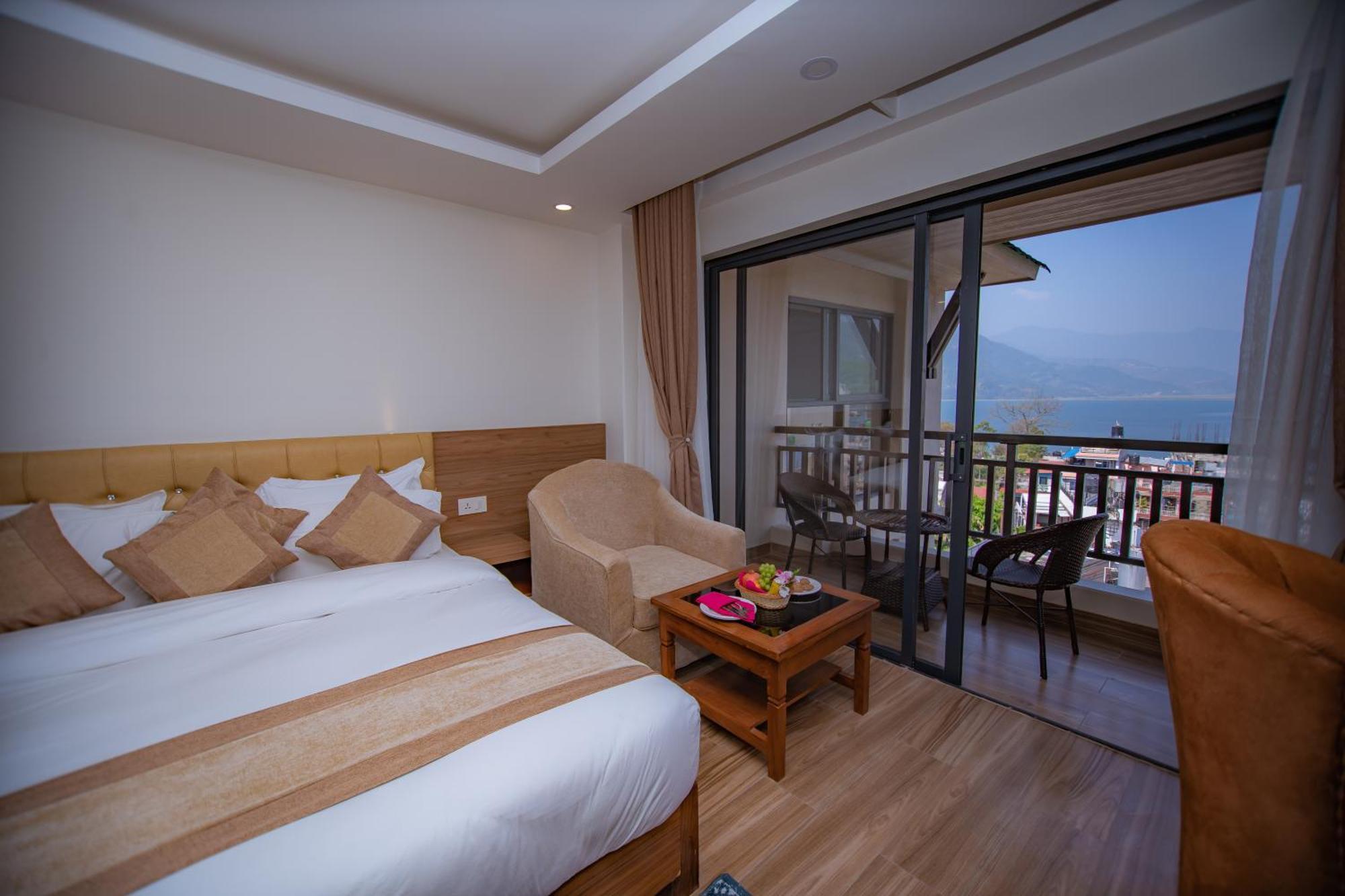 Hotel Pokhara Village & Spa 外观 照片