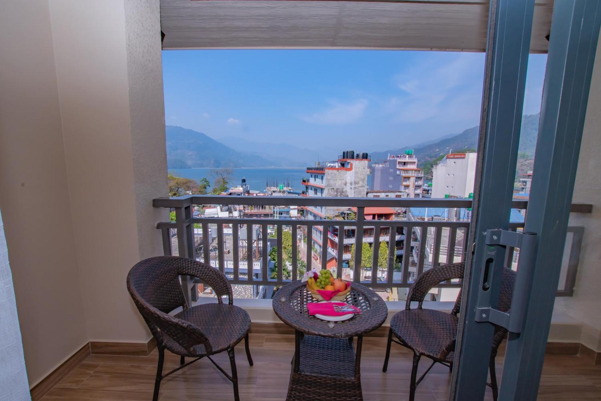 Hotel Pokhara Village & Spa 外观 照片