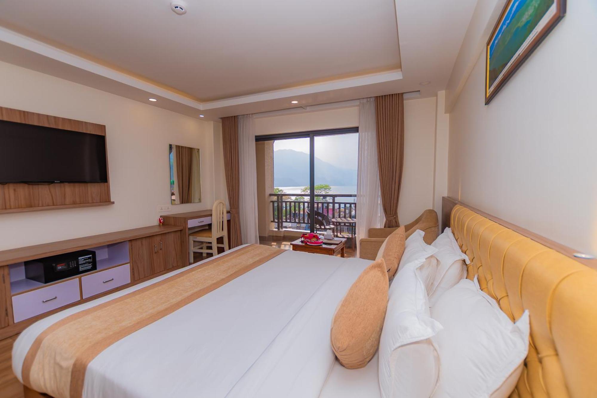 Hotel Pokhara Village & Spa 外观 照片