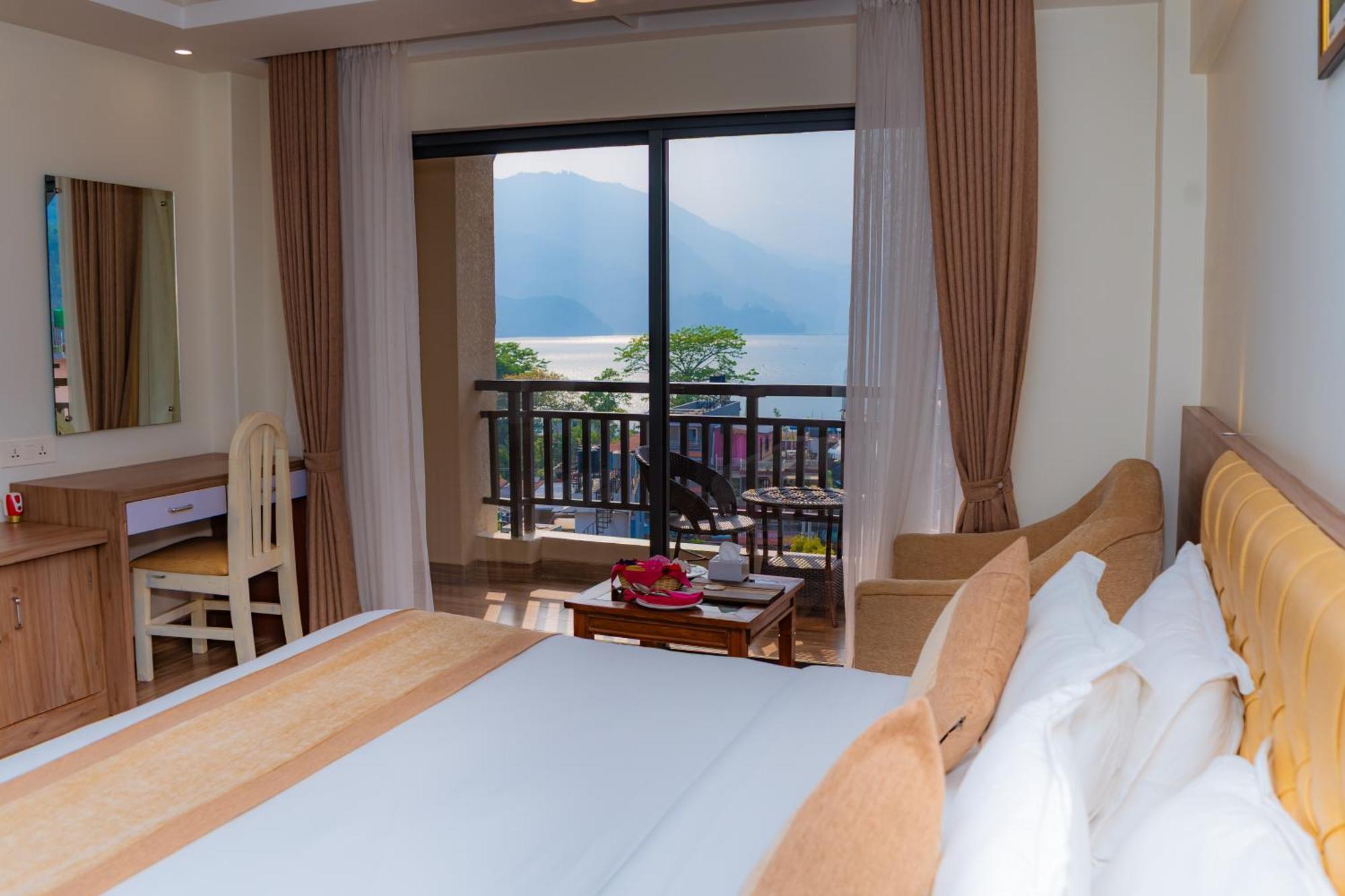 Hotel Pokhara Village & Spa 外观 照片